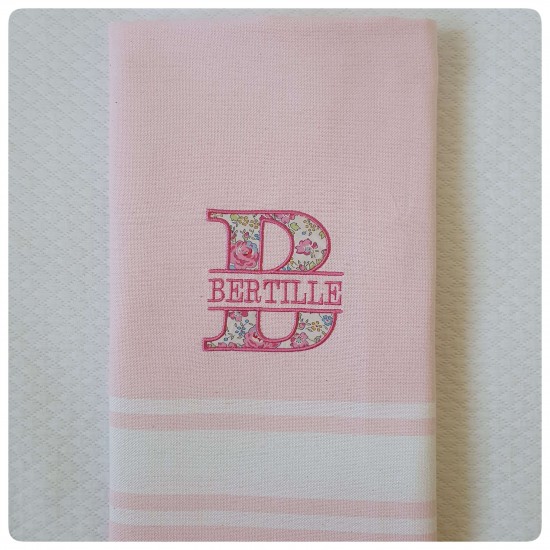 Fouta rose clair avec motif...