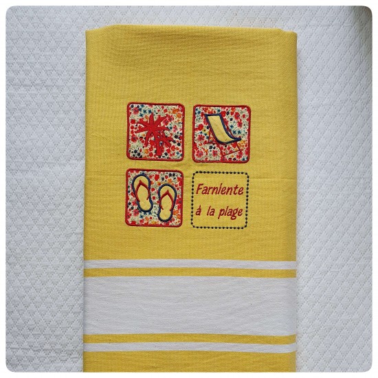 Fouta jaune avec motif en...