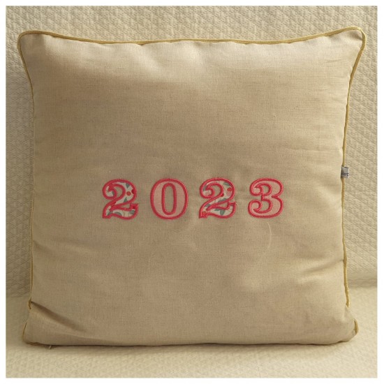 Coussin carré motif appliqué