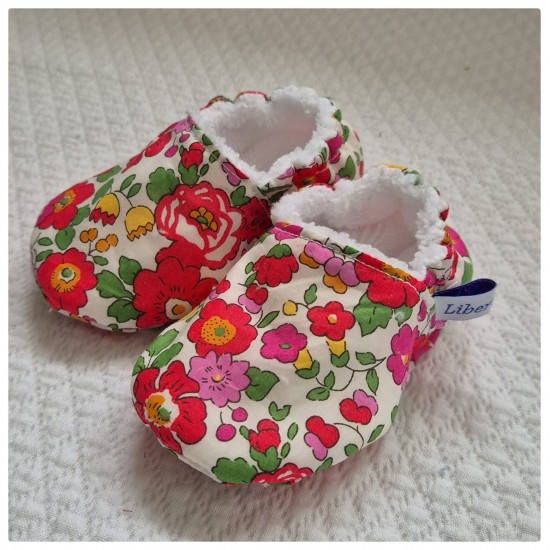 Chaussons bébé en Liberty